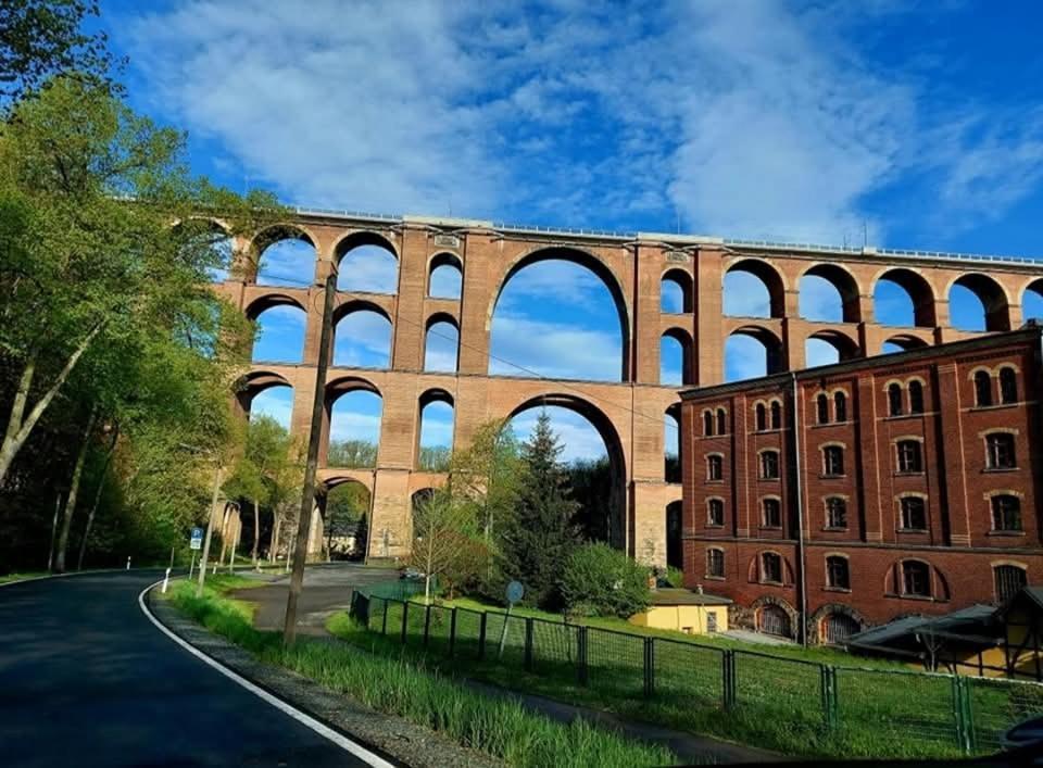 Ferienwohnung "Blick Mylau" - Naehe Freizeitpark Plohn & Weltgroesster Ziegelsteinbruecke Райхенбах-им-Фогтланд Экстерьер фото